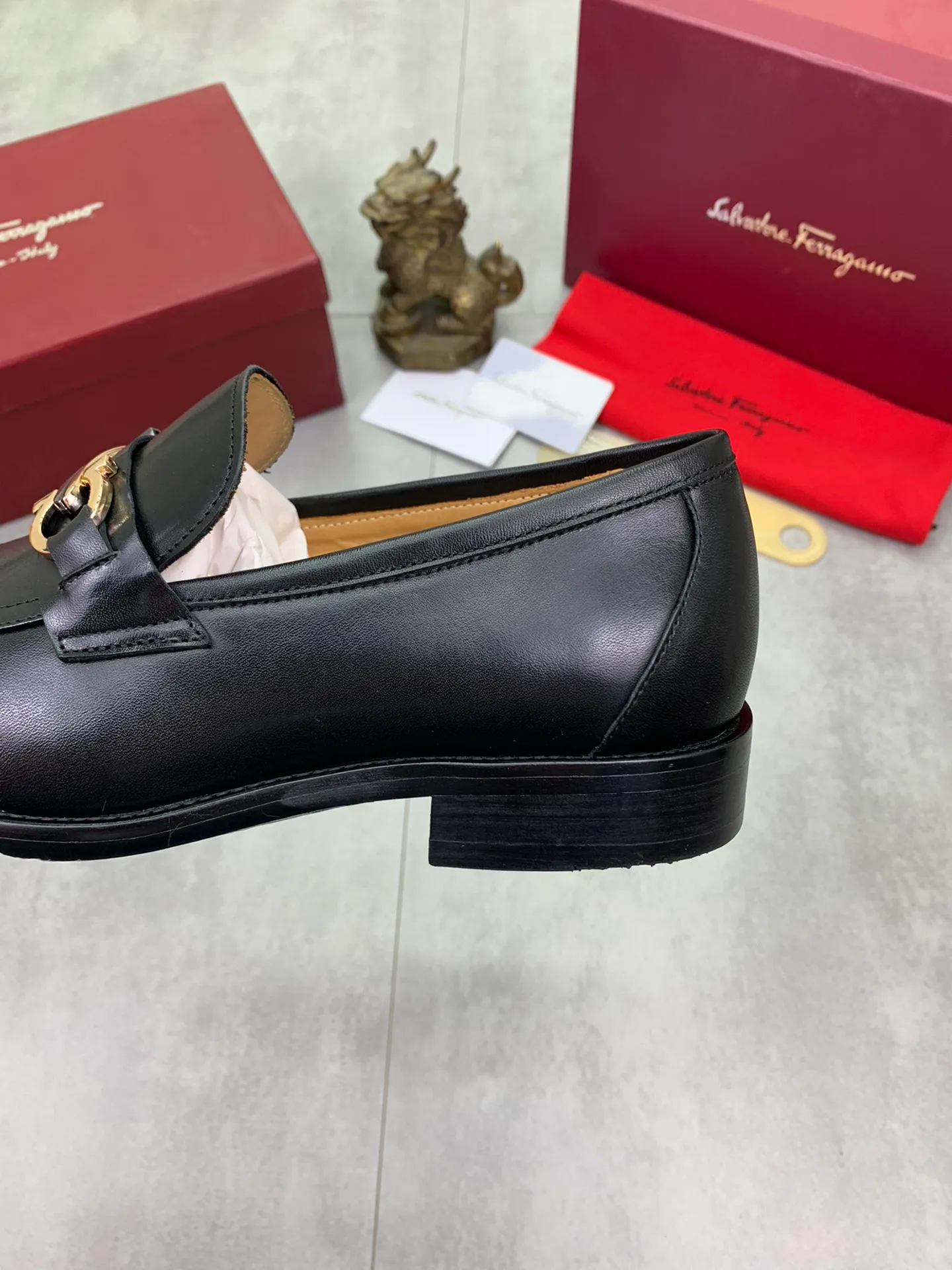 Men's men's shoes 💰P460💰[New style]🆘 Water-dyed cow lining [Ferragamo] Ferragamo's latest men's over-the-foot business leather shoes🇨🇳Official website original 1:1 molding💯The first layer is made of Italian imported calfskin➕Luxurious genuine cowhide lining, soft and comfortable🌴High-end atmosphere, the first choice for men with high taste🍍38-45 Black 🉑️Select